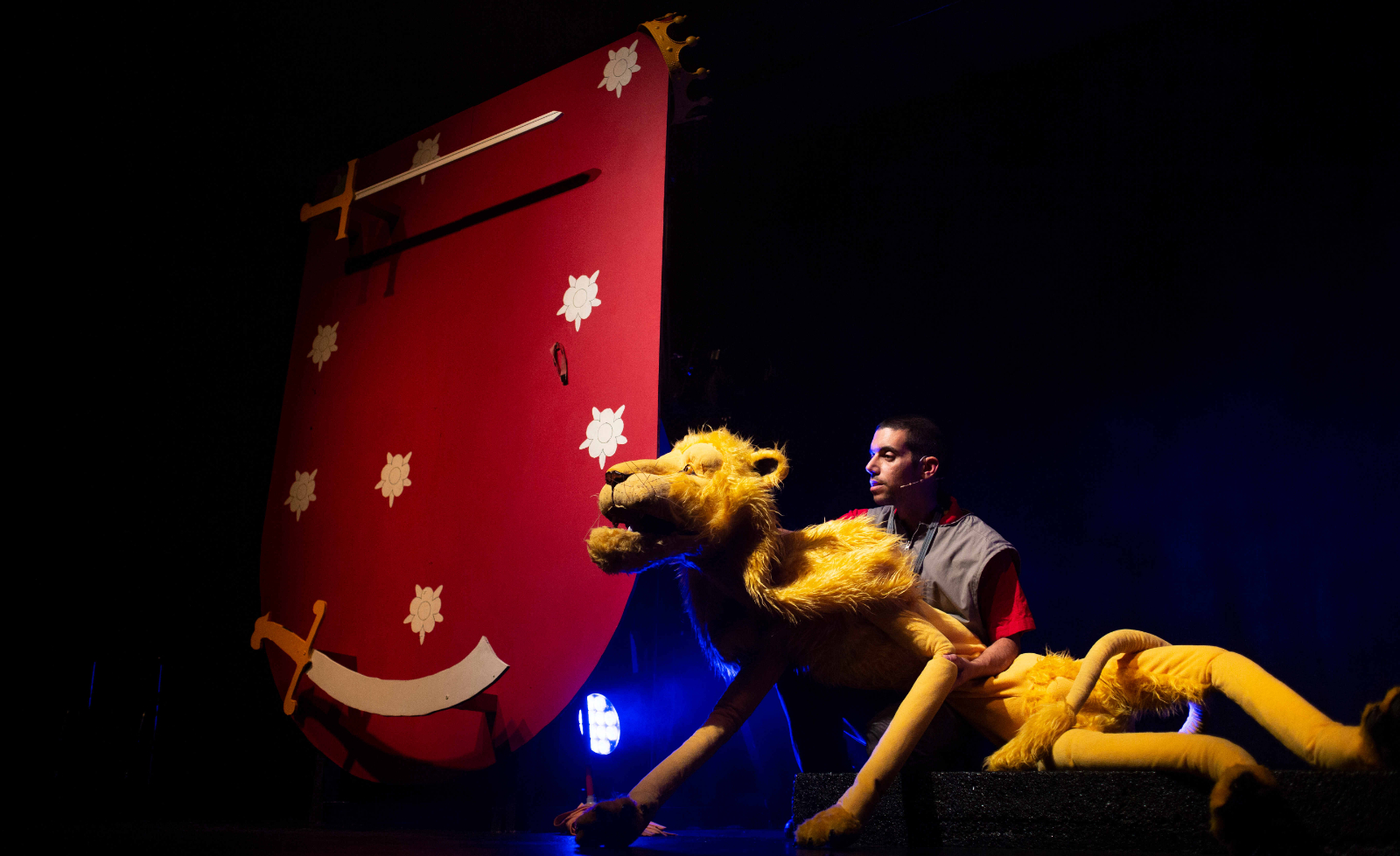 Read more about the article Tuntematon Leijona | Oh My Puppets! – nykynukketeatterin minifestivaali verkossa