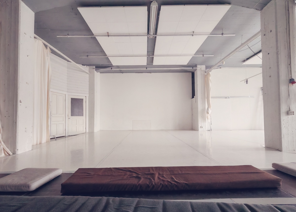 Read more about the article Esityslyhäri-ilta Manillassa 29.11.2025 – tiivistettyjä hetkiä ja tuoreita ideoita